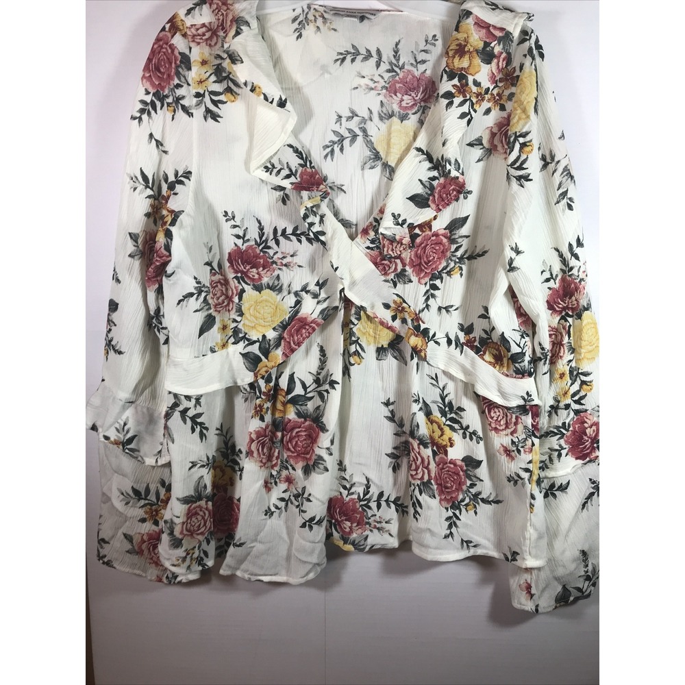 American Eagle Medium Ivory Floral v neck Blouse Top